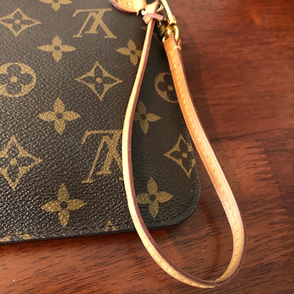 Authentic Louis Vuitton Neverfull Pouch Crossbody - Picture 4 of 12